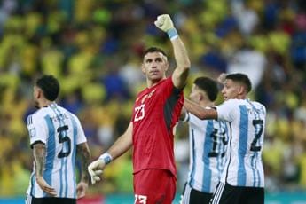 Galleria foto 'Brasile-Argentina 0-1, caos al Maracanà: scontri e polizia in campo' - foto 1