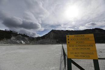 Galleria foto 'Campi Flegrei, Musumeci: “Ci prepariamo a eventuale innalzamento allerta”' - foto 1