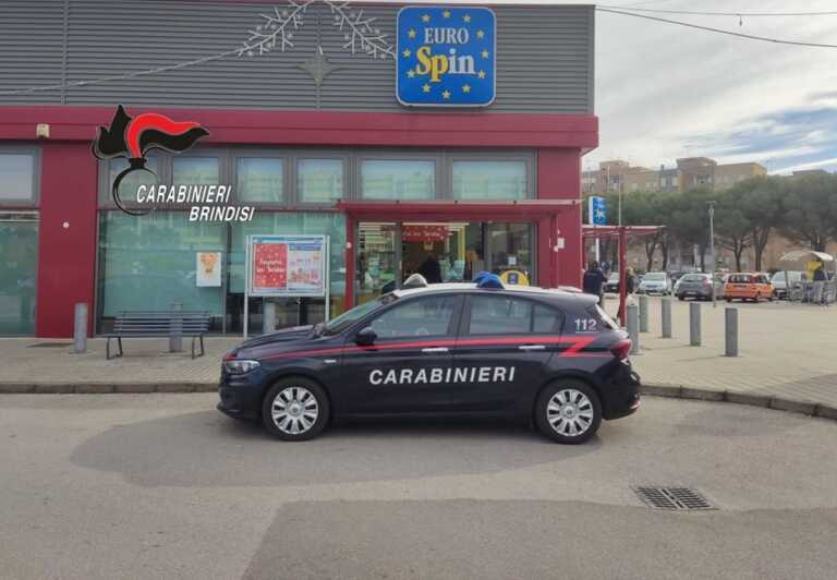 Brindisi, rapina all’Eurospin con una pistola giocattolo: arrestato un 24enne