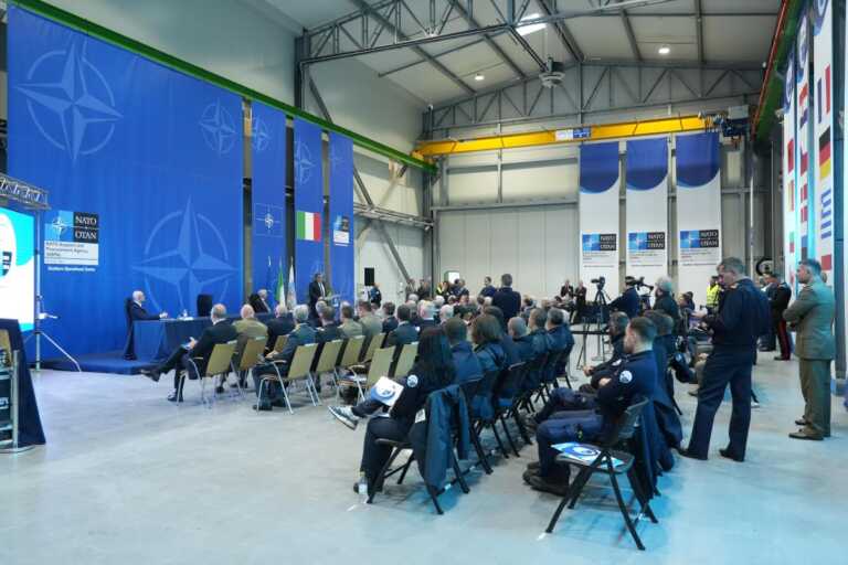 Galleria foto 'Accordo tra Nato e governo sul Soc di Taranto. Emiliano: «Un patrimonio per la città» – VIDEO' - foto 3