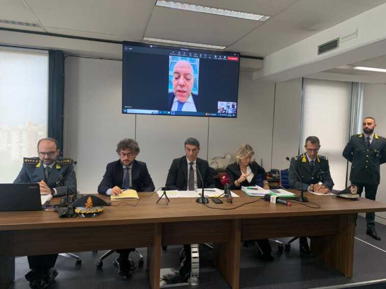 Galleria foto 'Corruzione e turbativa d’asta: 11 misure cautelari, interdetto dai pubblici uffici Elio Sannicandro – VIDEO' - foto 1