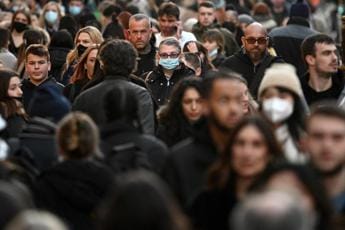 Galleria foto 'Covid Italia, tornano le mascherine? Il parere degli esperti' - foto 1