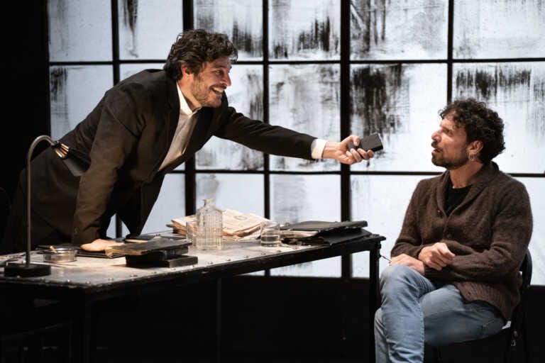 Lino Guanciale è “L’uomo più crudele” sul palco insieme a Francesco Montanari