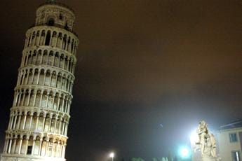 Da Manchester a Pisa per una pizza con i figli: “Più economico che andare a Londra”
