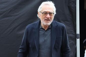 Galleria foto 'De Niro alla sbarra, l’ex assistente: “Battute sessiste, dovevo grattargli la schiena”' - foto 1