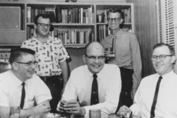 Galleria foto 'Digitale, 100 anni fa nasceva il papà del microchip Jack St. Clair Kilby' - foto 1