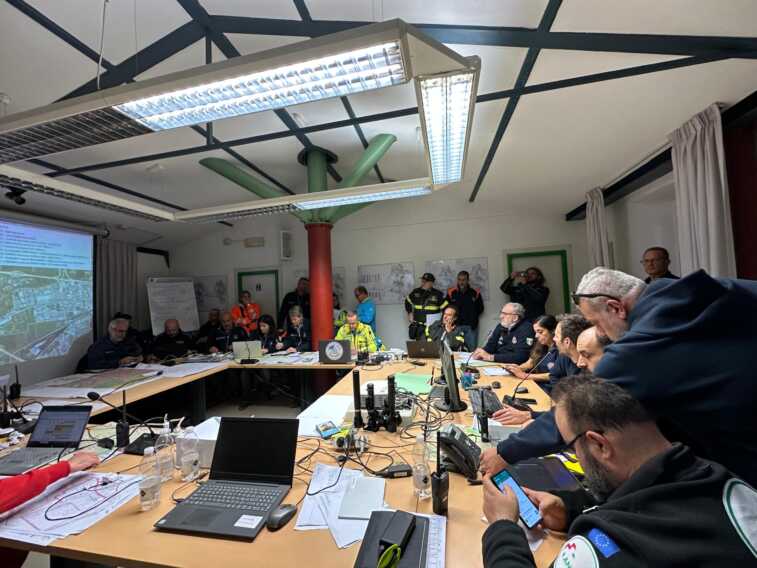 Galleria foto 'Emergenza alluvione, Emiliano e Giani con la Protezione civile pugliese a Campi Bisenzio – VIDEO' - foto 1