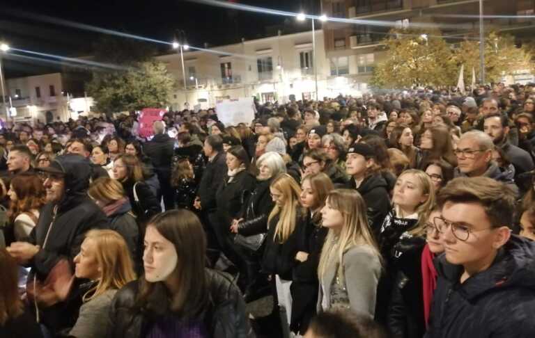 Andria in piazza per Vincenza e tutte le donne: «Parta da qui l’urlo per dire basta»