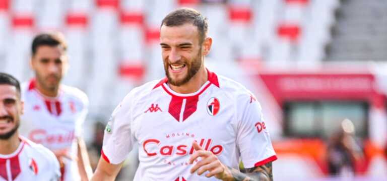 Bari, capitan Vicari rinnova fino a giugno 2027: «Lavoro  per essere all’altezza del ruolo»