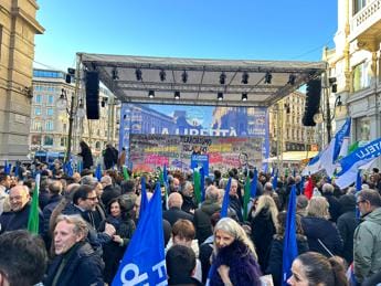 Galleria foto 'Fratelli d’Italia, a Milano la manifestazione ‘Muro di Berlino’' - foto 1
