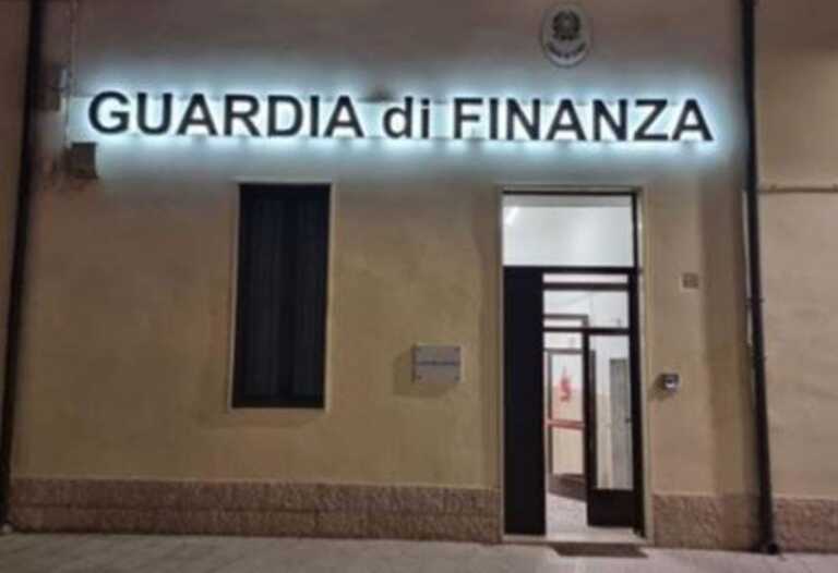 Sorpresi mentre intascano denaro da un imprenditore di Altamura: arrestati due estorsori