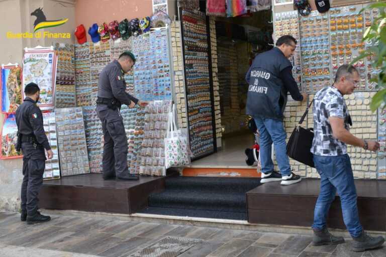 Souvenir pericolosi in vendita a Matera: sequestrati più di 28mila articoli