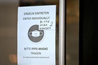 Impennata covid in Austria, mascherine raccomandate in ospedale e sui mezzi