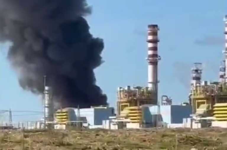 Incendio alla zona industriale di Brindisi: fiamme nella sede della Versalis. Nessun ferito