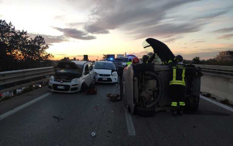 Incidente sulla 16 bis all’altezza di Bisceglie, coinvolte quattro auto: due feriti
