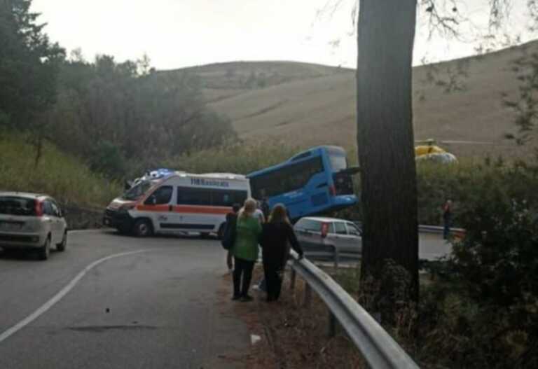 Autobus fuori strada tra Matera e Montescaglioso: feriti alcuni studenti