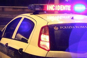 Galleria foto 'Incidente Roma, scontro tra auto: un morto e 5 feriti' - foto 1