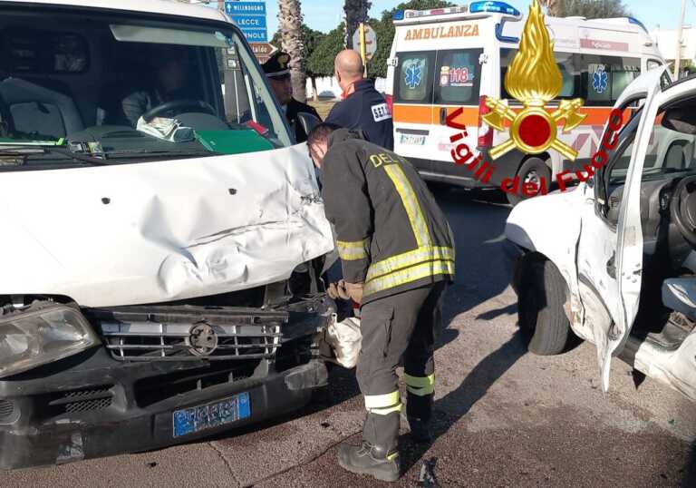 Scontro tra furgoni a San Foca: feriti i conducenti, uno trasportato d’urgenza in ospedale