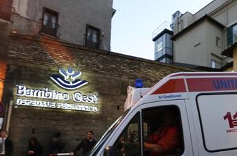 Galleria foto 'Indi Gregory, cittadinanza italiana alla bimba inglese a cui vogliono ‘staccare la spina’' - foto 1
