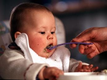 Galleria foto 'Influenza bimbi, ecco cosa fargli mangiare: i consigli del pediatra' - foto 1