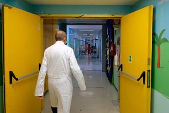 Galleria foto 'Isolato a Roma primo virus sinciziale in Italia' - foto 1