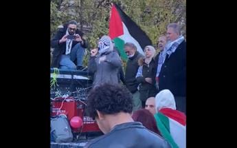Galleria foto '“Israele è malato, dovrebbero essere tutti in manicomio”, comizio choc a Milano – Video' - foto 1