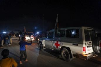 Israele-Hamas, i primi ostaggi liberi: chi sono