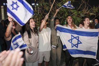 Israele-Hamas, oggi altri 13 ostaggi liberi. Biden: “Tregua più lunga, si può”