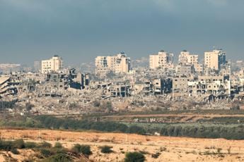 Israele, raid su Gaza distrugge casa leader di Hamas Haniyeh