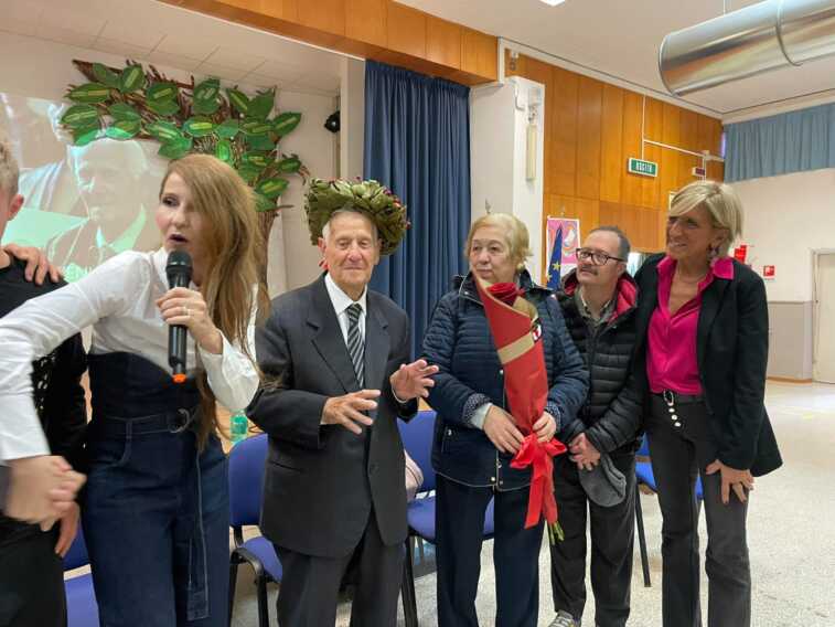 Leonardo Altobelli, laureato a 91 anni a Foggia, incontra gli studenti: «Interessatevi a tutto»