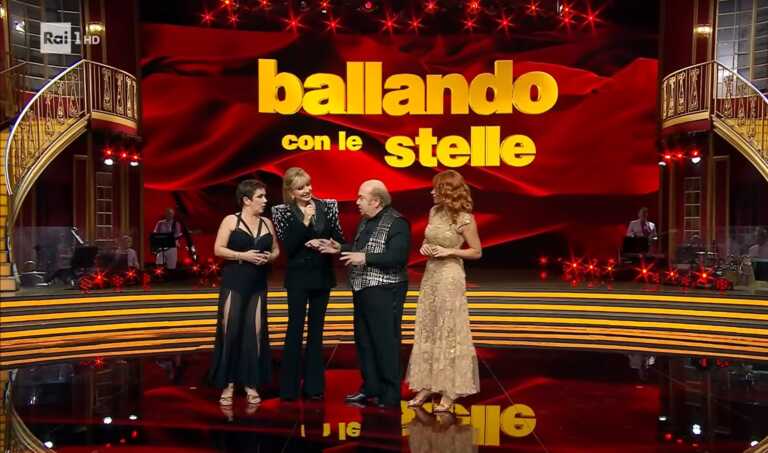 Ballando con le stelle, Lino Banfi lascia la trasmissione. Sul palco con la figlia Rosanna – VIDEO