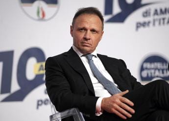 Galleria foto 'Lollobrigida e il treno, scoppia il caso: bufera sul ministro' - foto 1