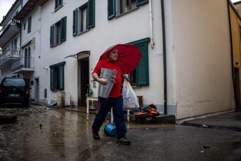 Galleria foto 'Maltempo in Toscana, nuova allerta: evacuazioni preventive' - foto 1