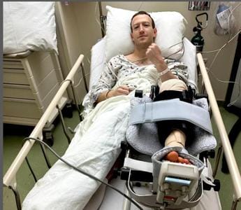 Galleria foto 'Mark Zuckerberg in ospedale, operato per un infortunio: cosa è successo' - foto 1