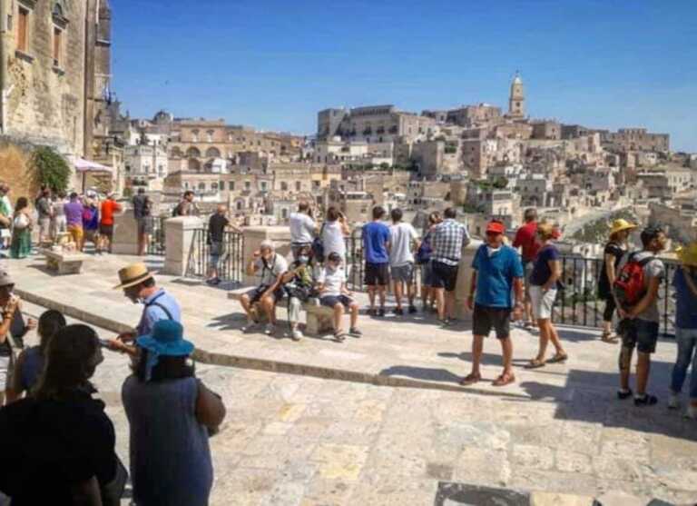 Matera, in città mancano i collegamenti e il turismo crolla