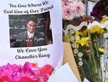 Galleria foto 'Matthew Perry, ai funerali privati anche il cast di ‘Friends’' - foto 1