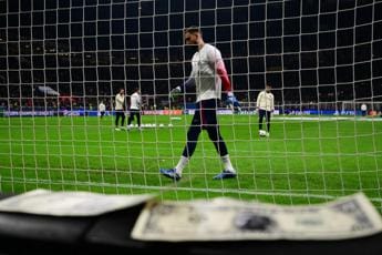 Galleria foto 'Milan-Psg, Donnarumma accolto con banconote e insulti' - foto 1