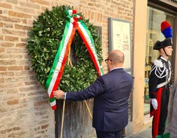 Galleria foto 'Modena, il ministro della Cultura Sangiuliano depone una corona a memoria di Angelo Fortunato Formiggini' - foto 1