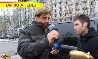 Galleria foto 'Morgan-X Factor, ‘Striscia’ consegna a Fedez Tapiro ‘ragno’ d’oro' - foto 1