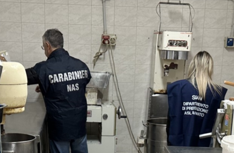 Preparava alimenti tra muffa e sporcizia: chiuso un panificio della provincia di Taranto