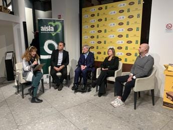 Galleria foto 'Natale Aisla per la ricerca sulla Sla, venduti 8mila cioccolatini in 100 ore' - foto 1