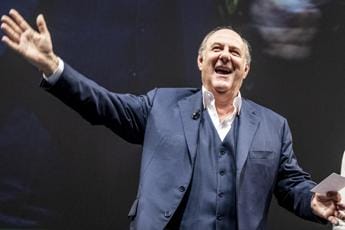Galleria foto 'Natale, Gerry Scotti annuncia: “C’è una sorpresa per voi”' - foto 1