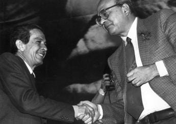 Galleria foto 'Non solo Atreju, dai fischi di Craxi al Gabibbo di D’Alema: i leader a casa dell’avversario' - foto 1