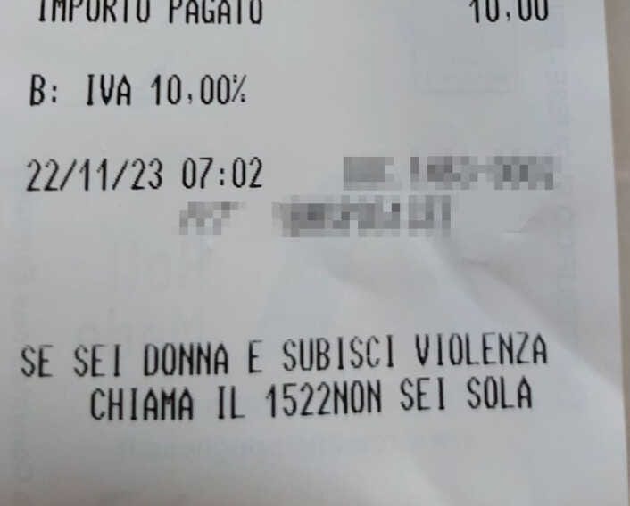 “Non sei sola”: il numero antiviolenza stampato sullo scontrino a Monte Sant’Angelo