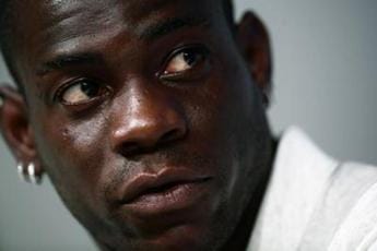 Galleria foto 'Paura per Balotelli, incidente d’auto a Brescia' - foto 1