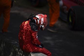Galleria foto '“Perché sono così sfortunato?”: Leclerc e la Ferrari tra incidenti e errori, la lista nera' - foto 1