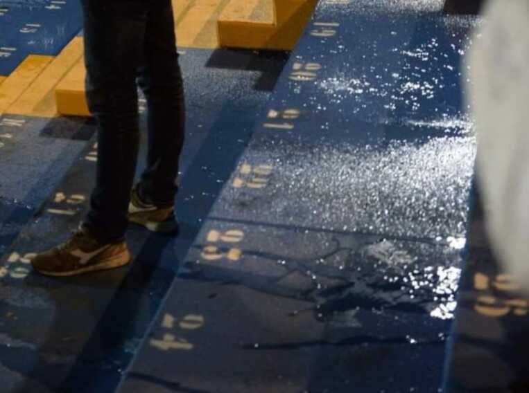 Brindisi, al “Fanuzzi” la tribuna fa acqua: spettatori costretti ad abbandonare i posti