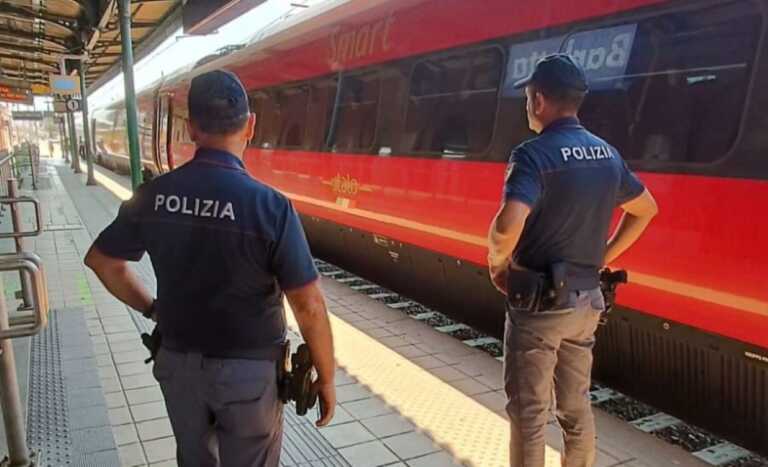 Picchia un uomo in stazione per rubargli il telefono: aggressore arrestato a Barletta