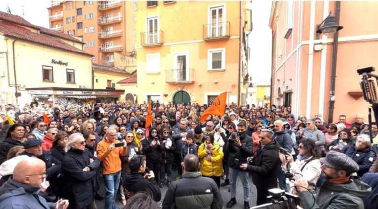 Potenza, grande folla contro la riapertura della chiesa in cui fu trovato il corpo di Elisa Claps