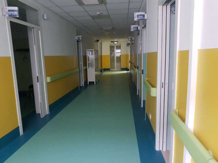 Ostuni, minorenne aggredisce gli operatori del pronto soccorso: due infermieri feriti